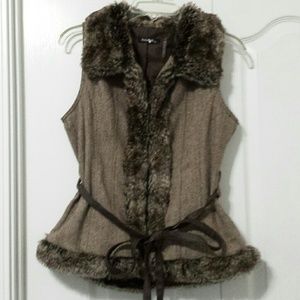 Dolce Cabo faux fur tie vest